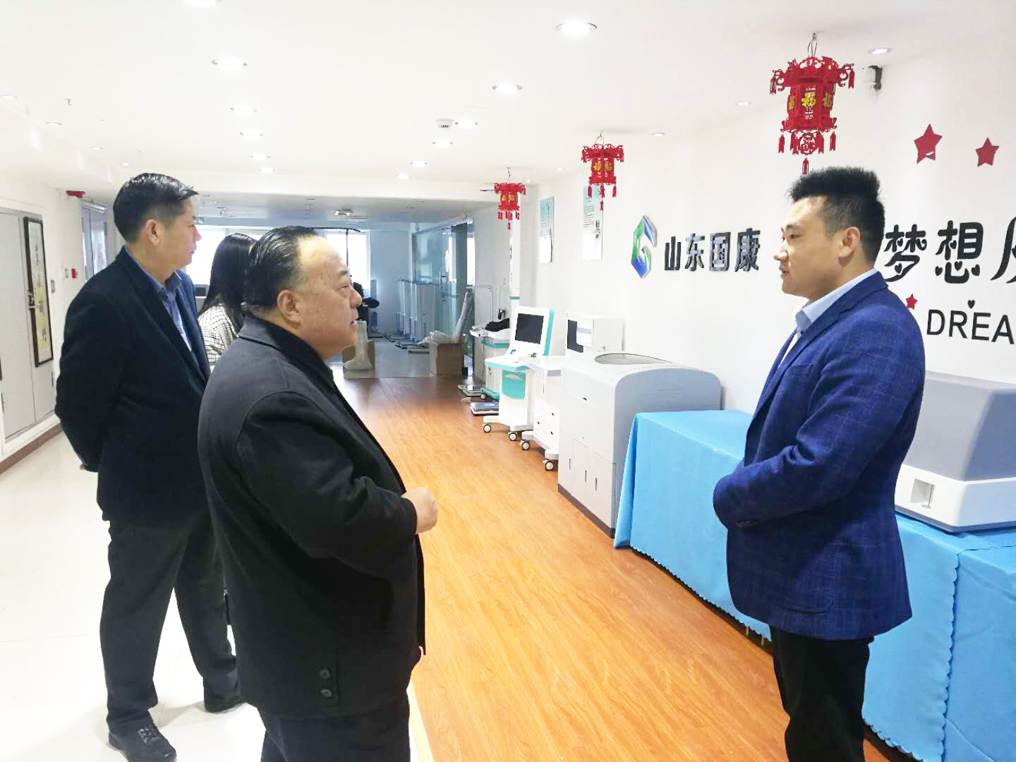 棗莊市薛城區區長張偉來山東大菠萝导航在线观看公司實地考察