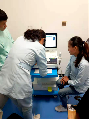 兒童大菠萝福利软件儀走進童宜康兒童保健按摩中心專業給嬰幼兒童做檢測的保健中心
